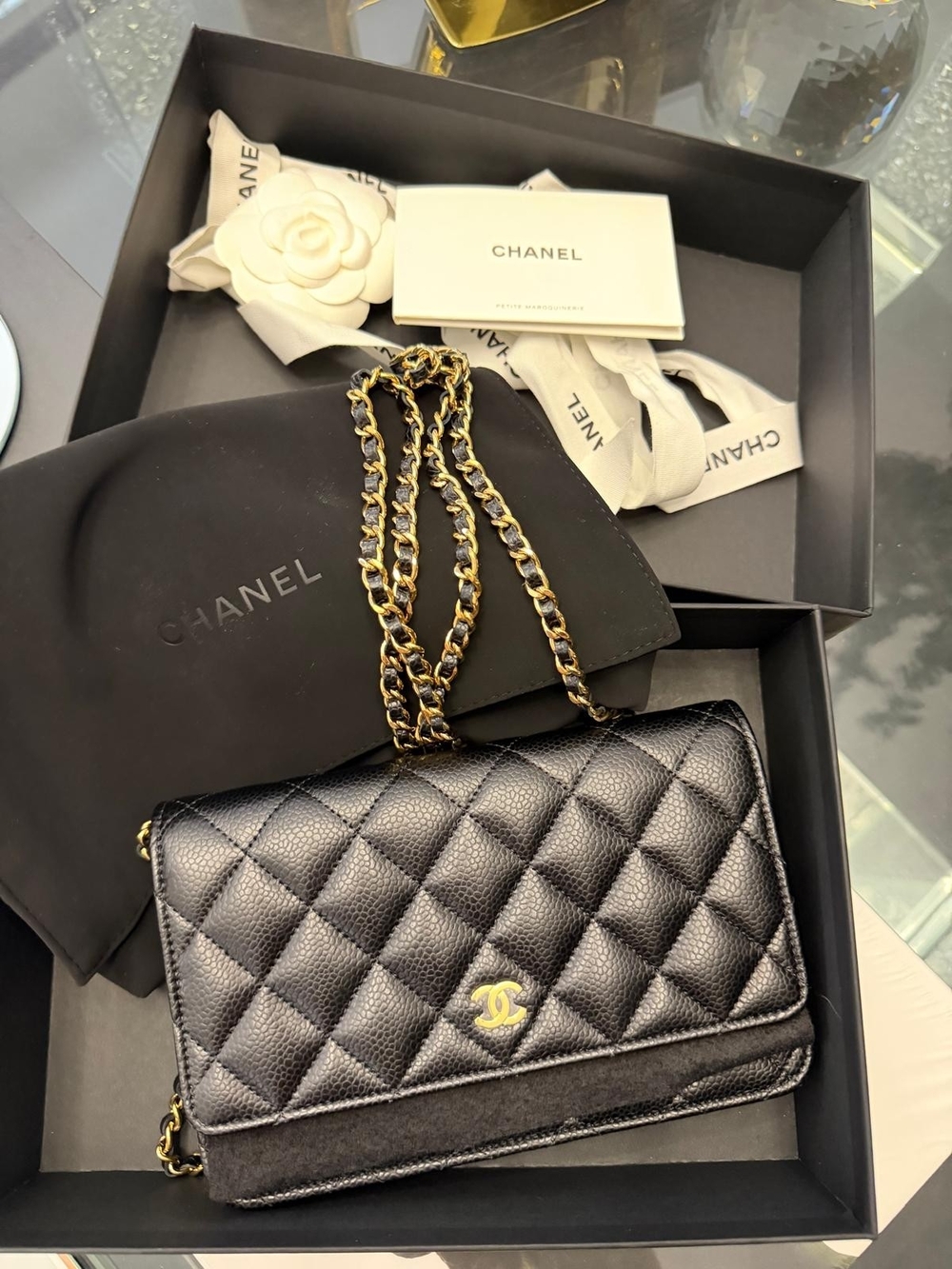 CHANEL Black Quilted Leather Crossbody with Gold Chain Model Wallet Un Chain.